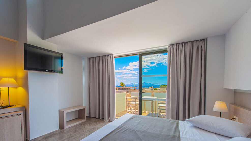 Family Room (Garden or Sea View)